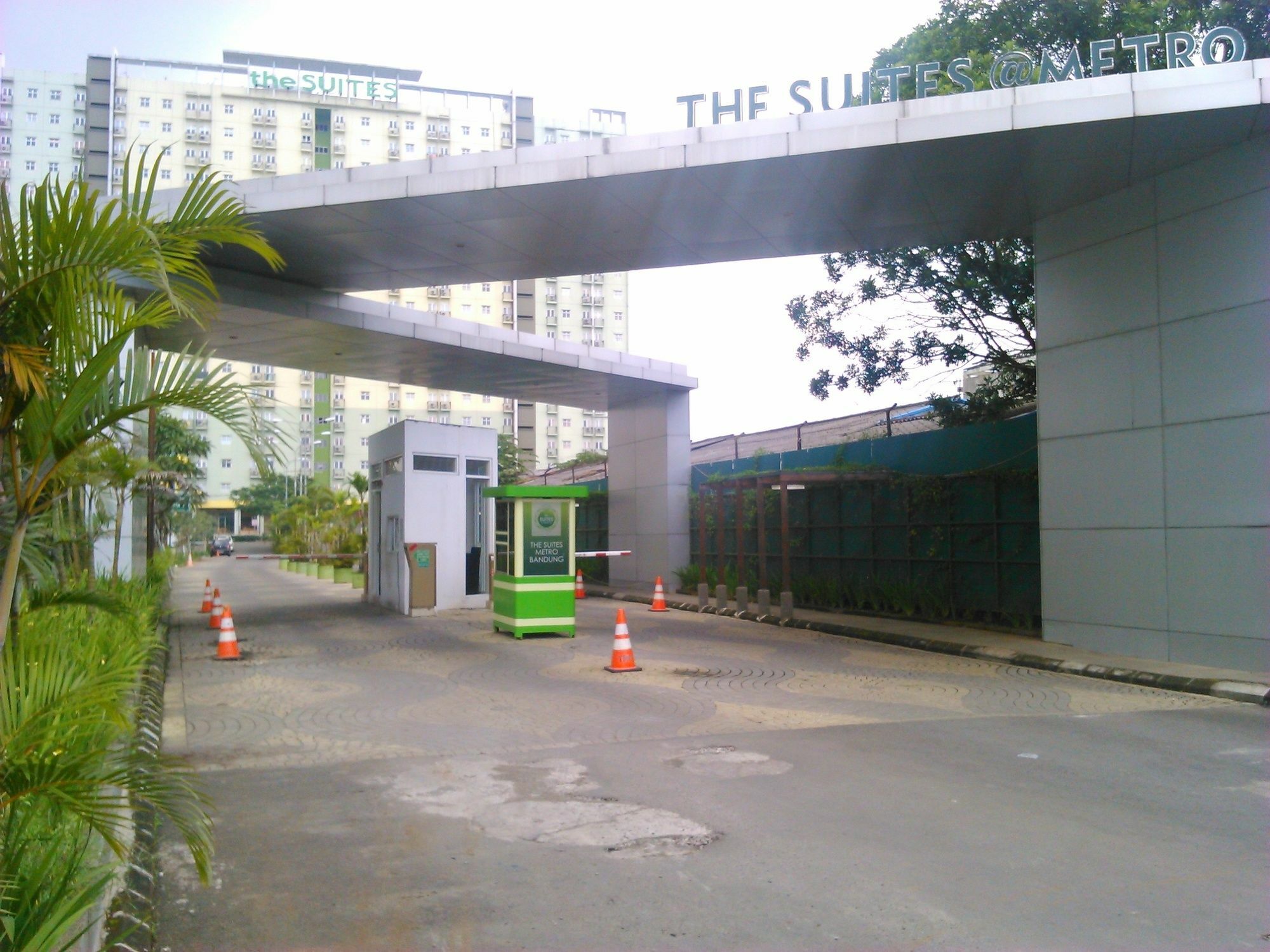 The Suites Metro Apartment - Putri Bandung Exterior photo